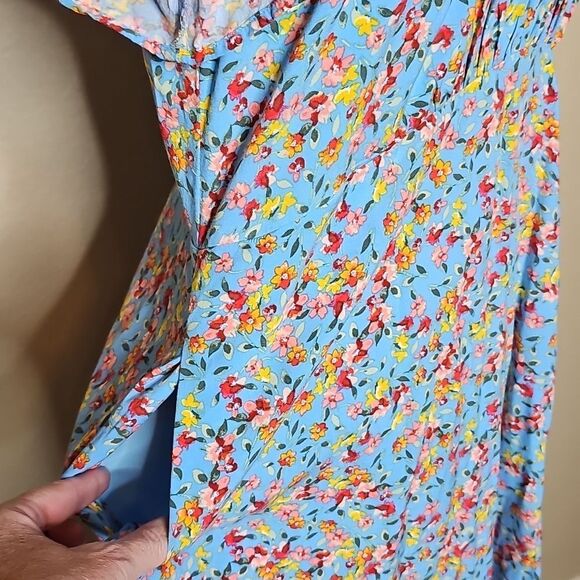 LOFT Blue Floral Flutter Sleeve Dress 8 - Picture 4 of 9